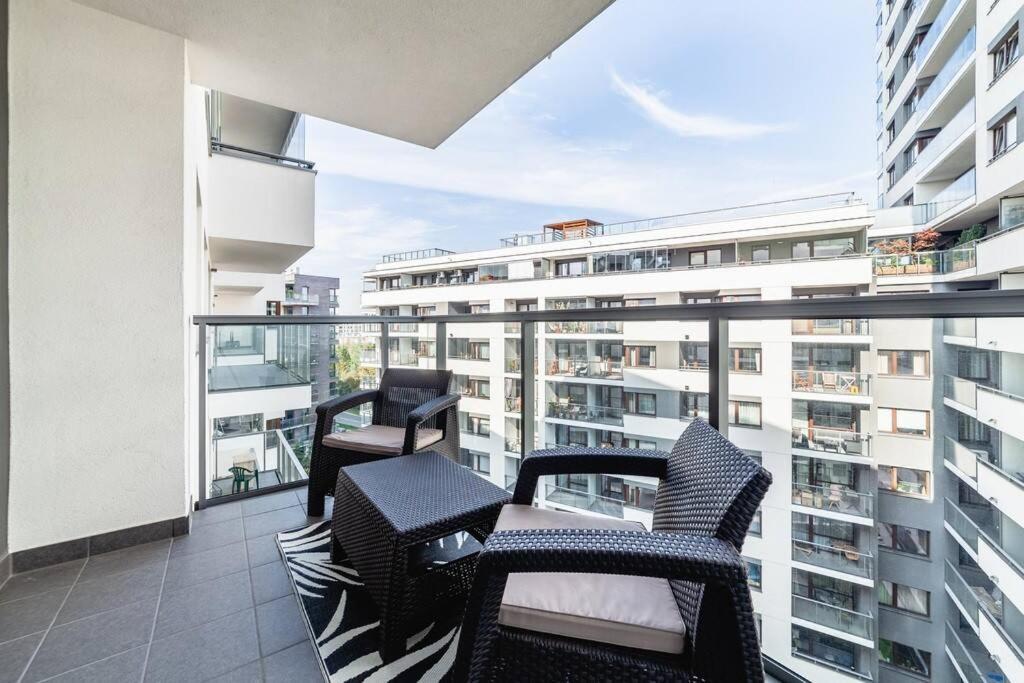 Stylowy Apartament Centrum Warszawy Z Tarasem Warschau Exterior foto